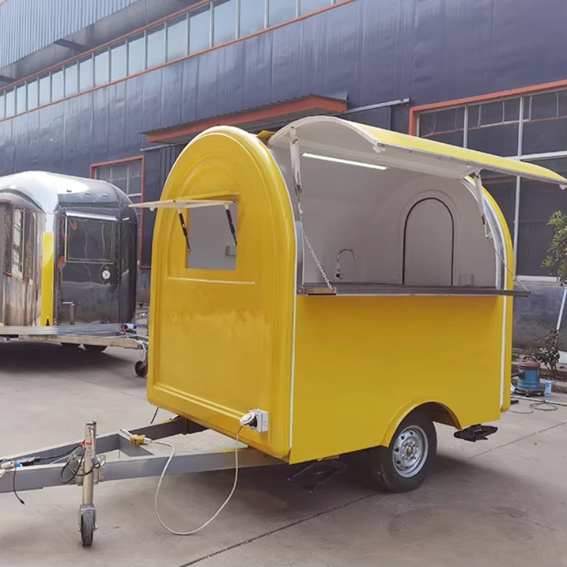 フルカスタマイズ可能なフードトレーラー、ケータリングサービス - Commercial Kitchen On Wheels のレビューと価格