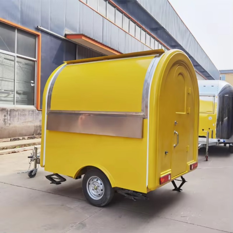 フルカスタマイズ可能なフードトレーラー、ケータリングサービス - Commercial Kitchen On Wheels のレビューと価格