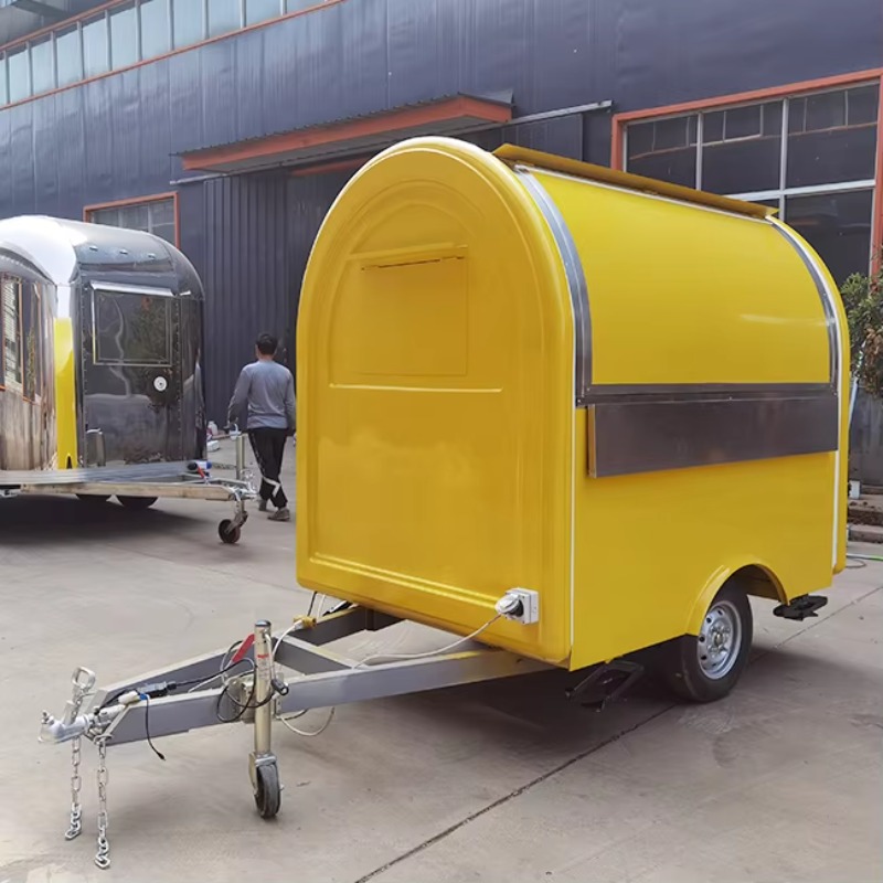 フルカスタマイズ可能なフードトレーラー、ケータリングサービス - Commercial Kitchen On Wheels のレビューと価格